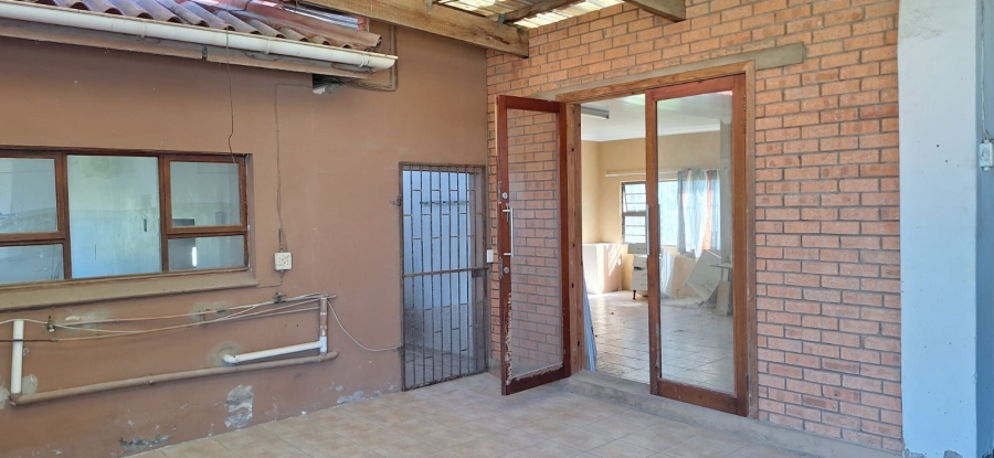 Commercial Property for Sale in Cove Ridge East Eastern Cape